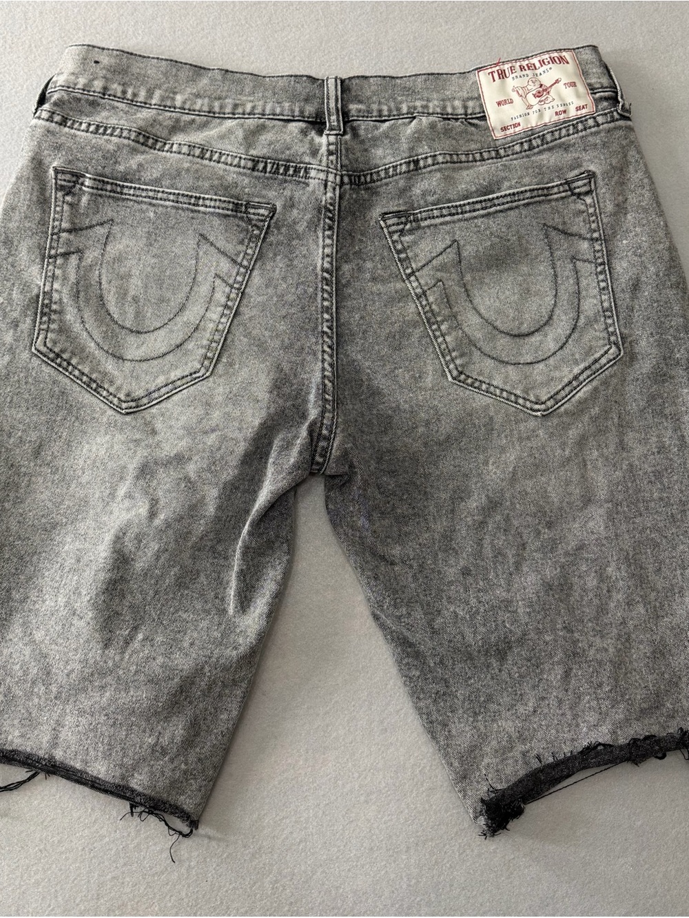 204/647 True Religion Ricky Relaxed Straight Gray Acid Wash Denim Shorts Size 36